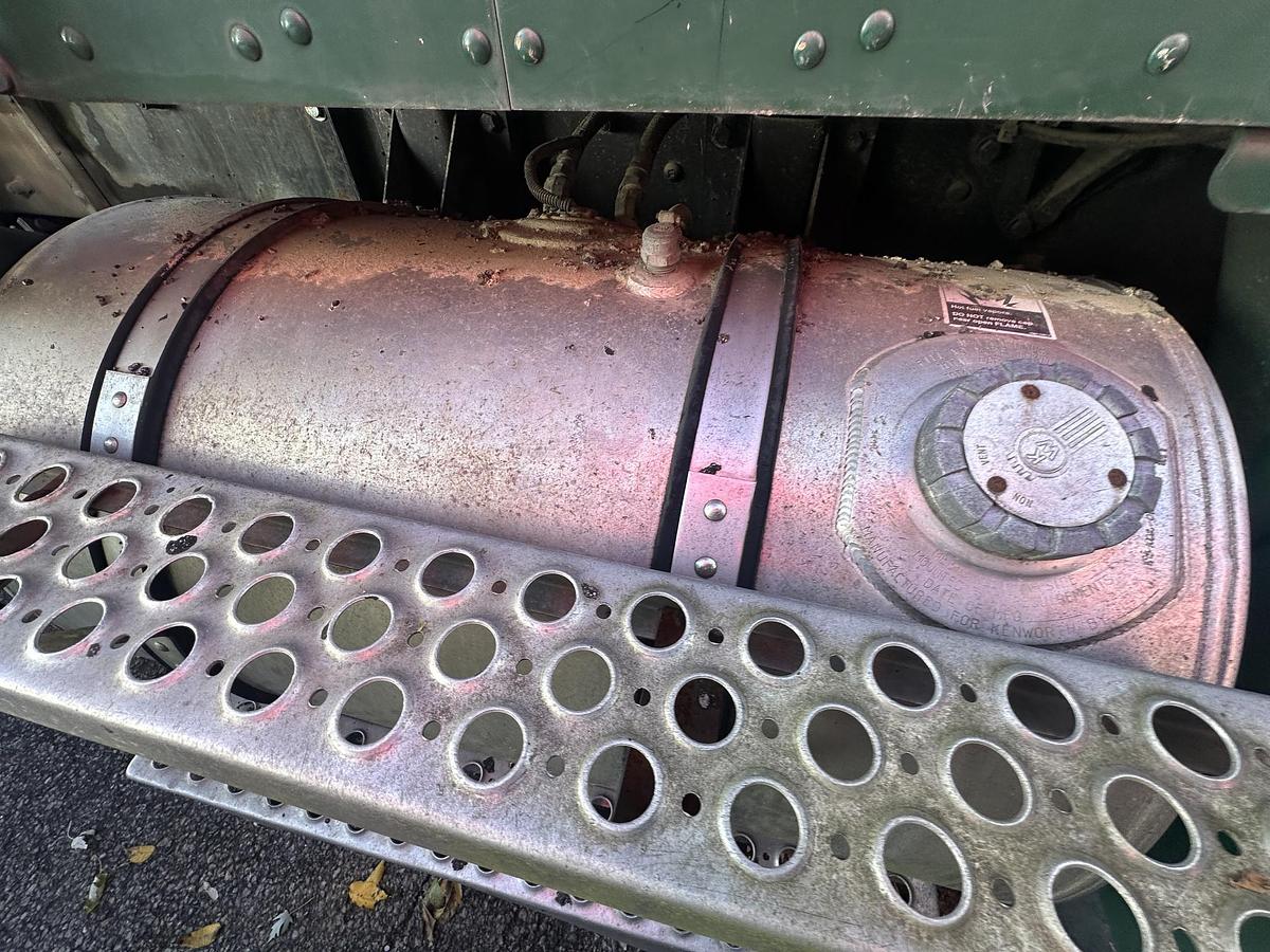 Used 2004 KENWORTH T300