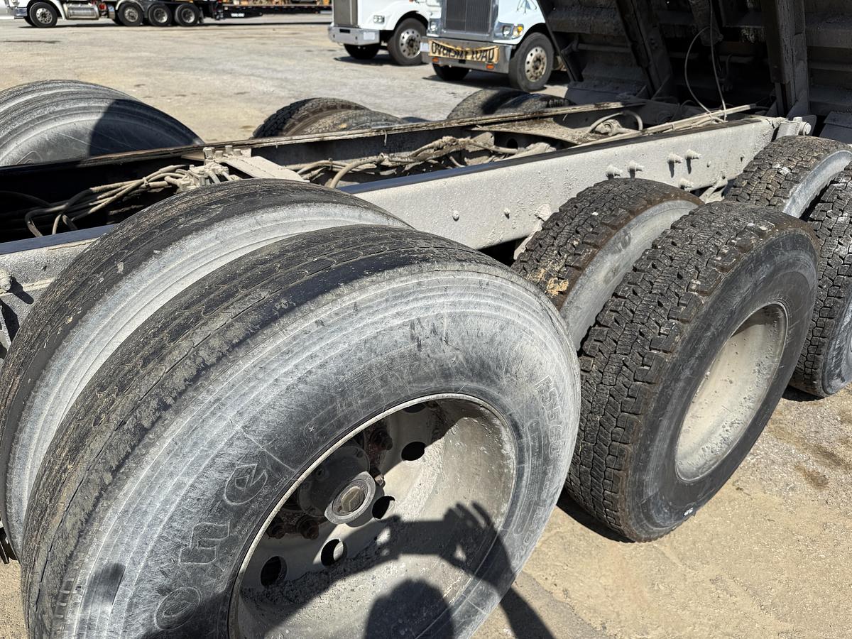 Used 2005 MACK CV713