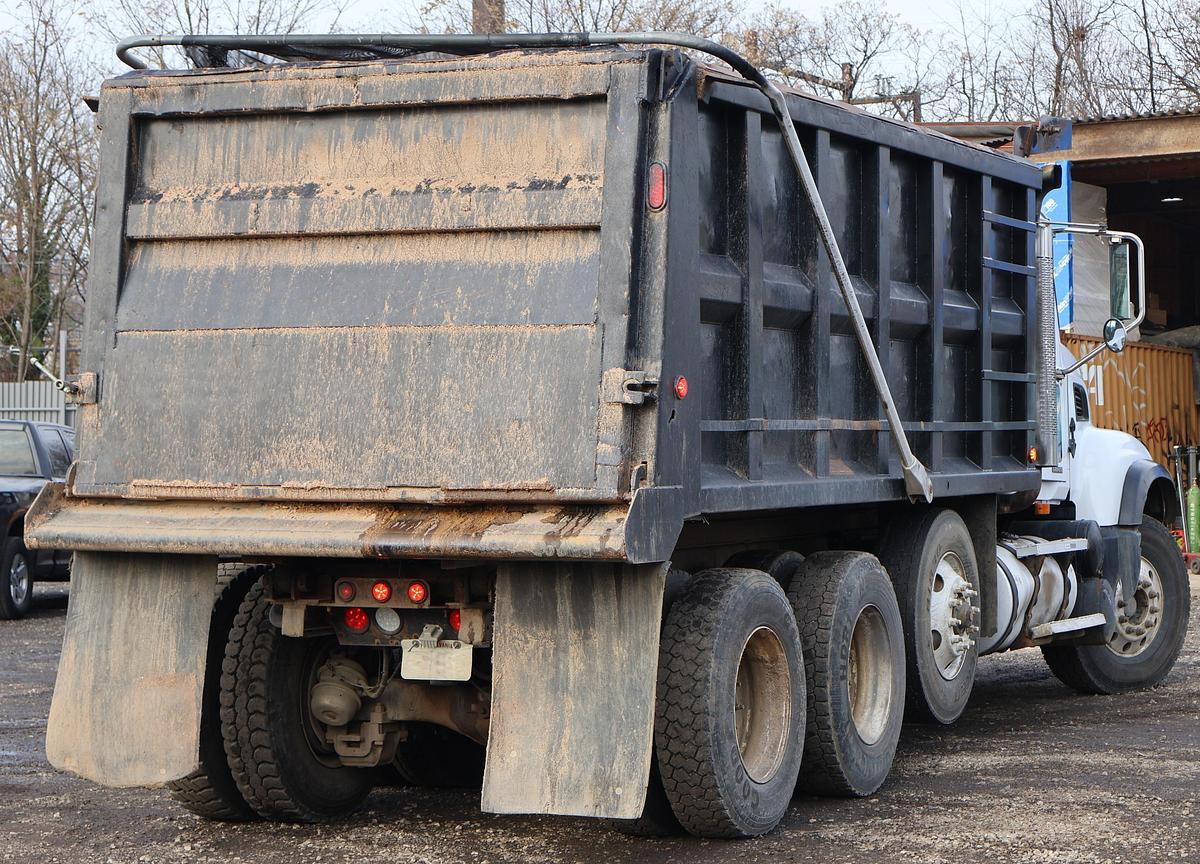 Used 2007 MACK Granite CV713