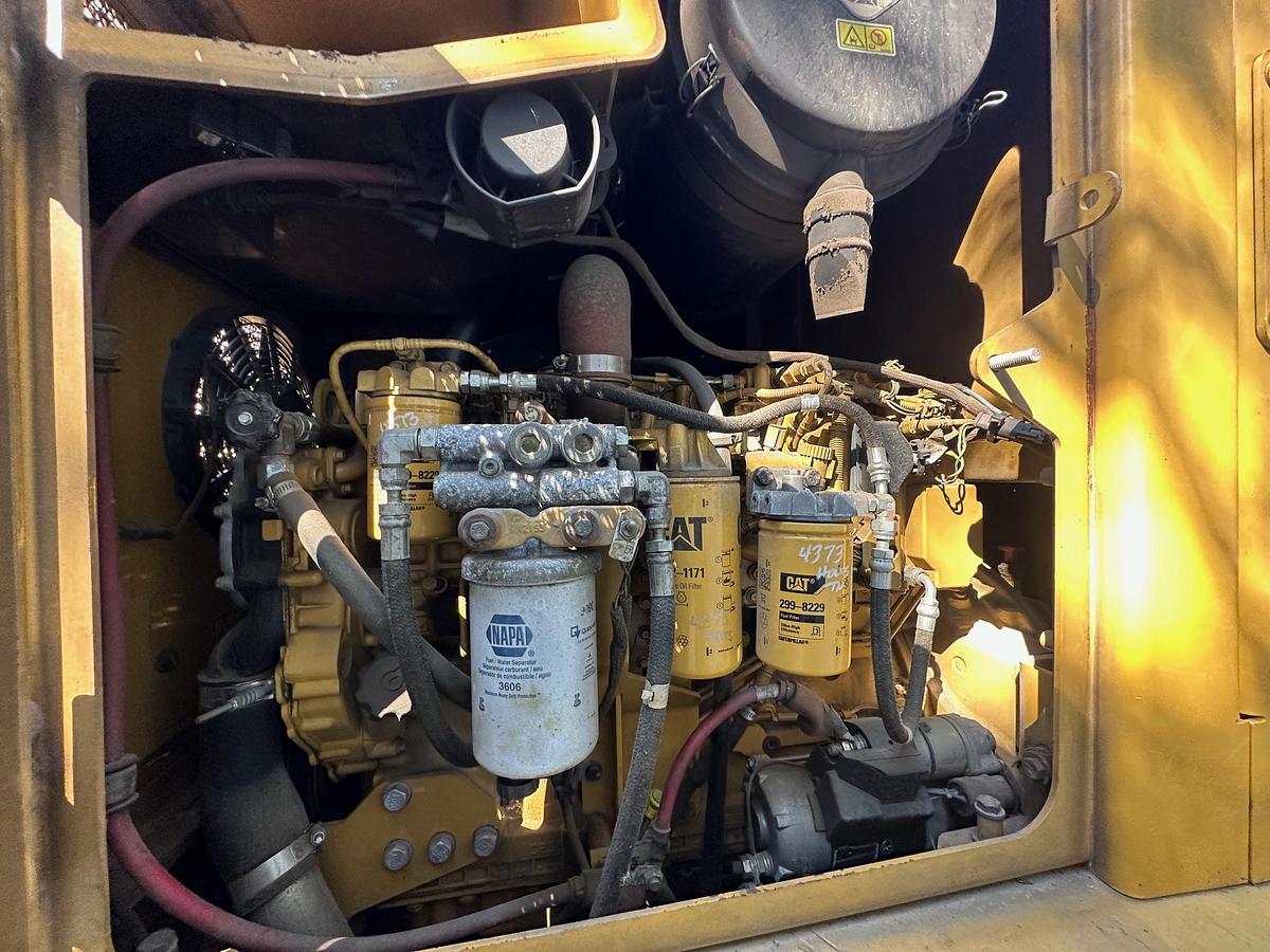 Used 2015 CATERPILLAR 553C