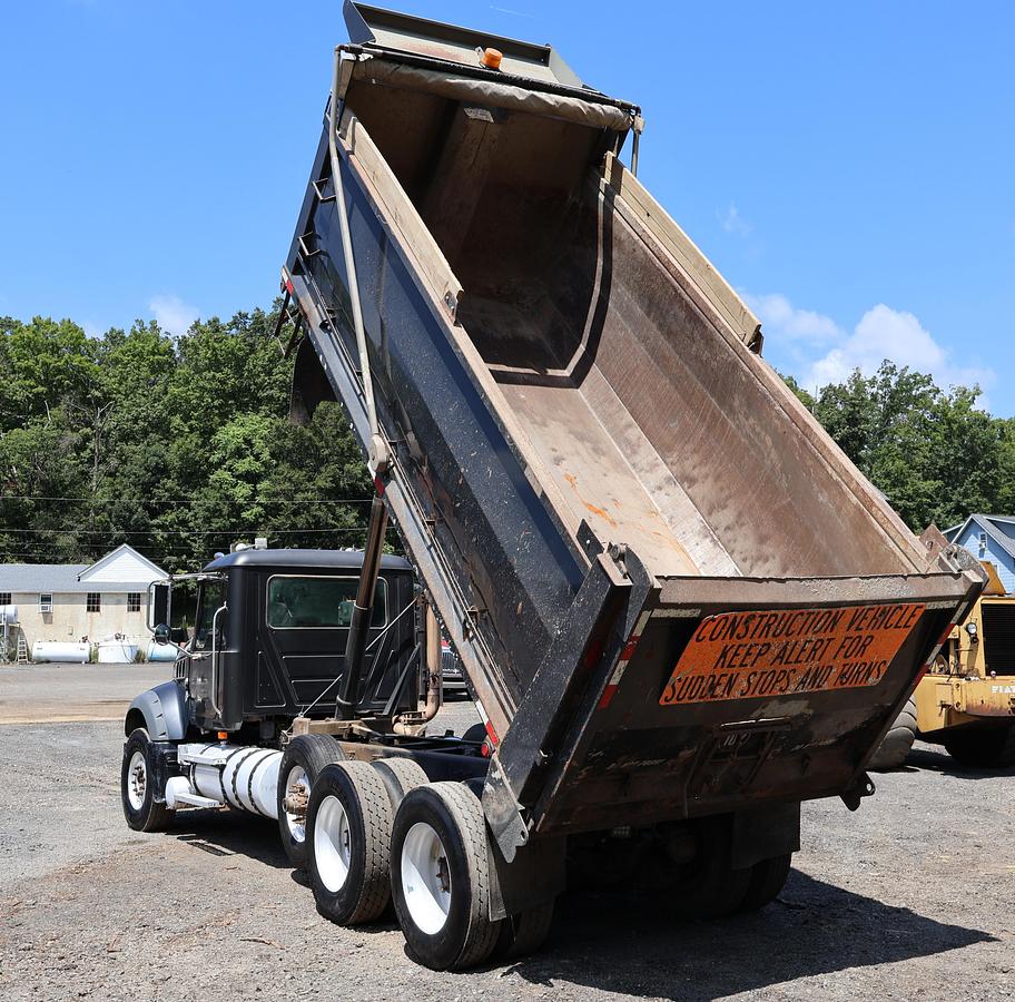 Used 2009 MACK Granite GU713