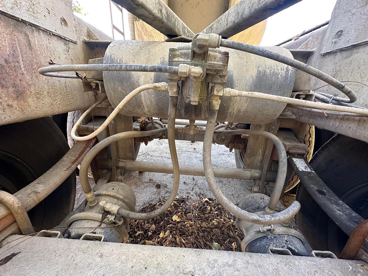 Used 1972 FRUEHAUF Bulk Trailer