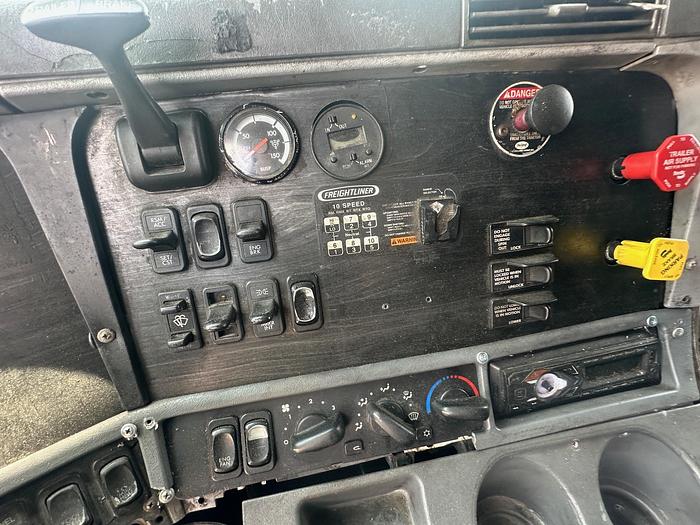 Used 2007 FREIGHTLINER Columbia