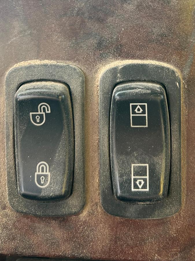 Used 2005 MACK CV713 Granite Dump Truck