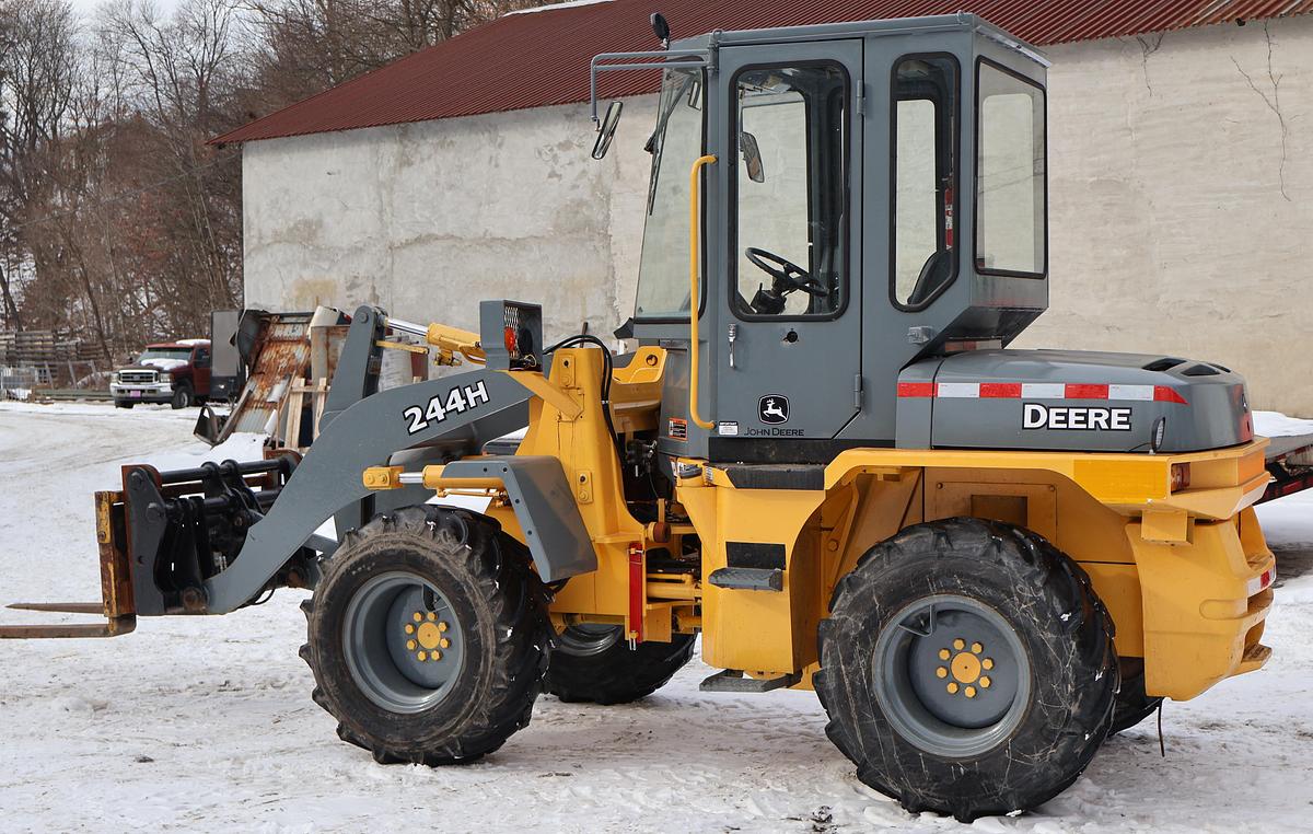 Used 2000 DEERE 244H