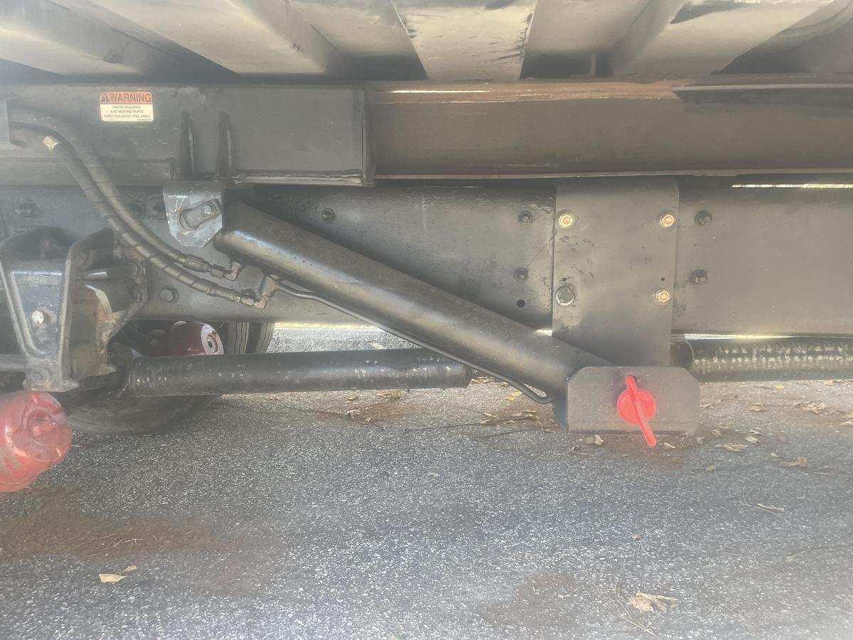 Used 2005 FREIGHTLINER FL70