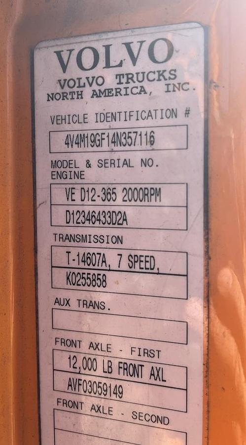 Used 2004 VOLVO VNM-200