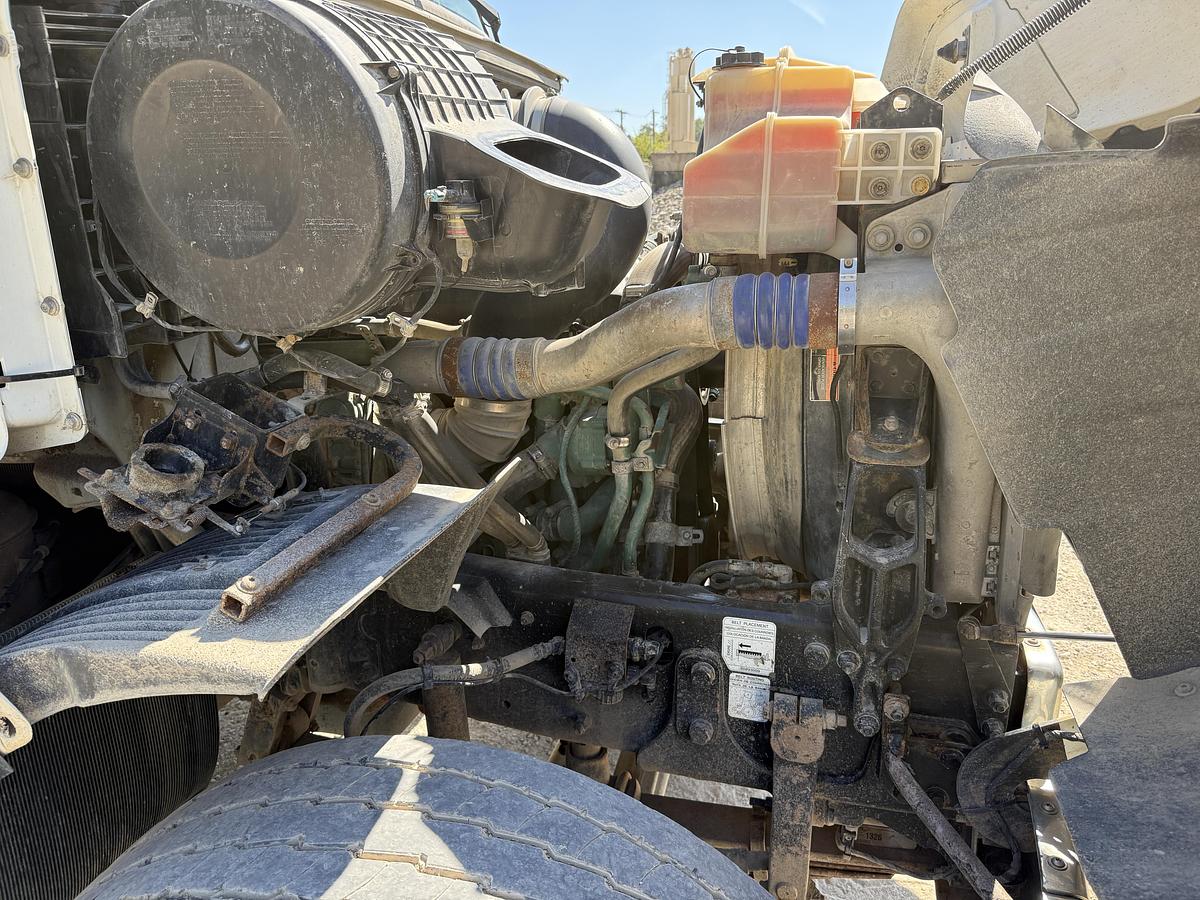 Used 2016 VOLVO VHDNC64RN