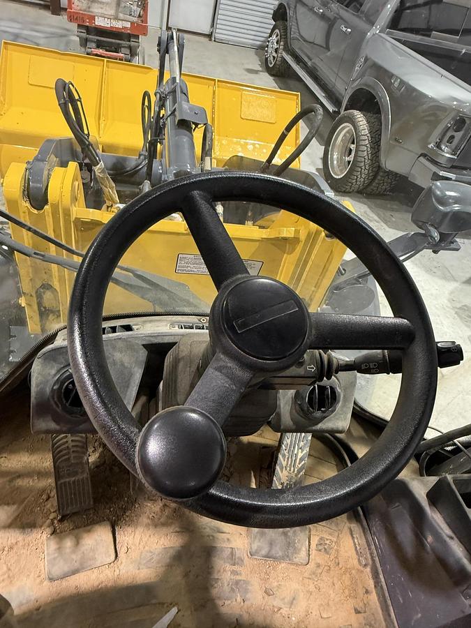 Used 2022 DEERE 324L