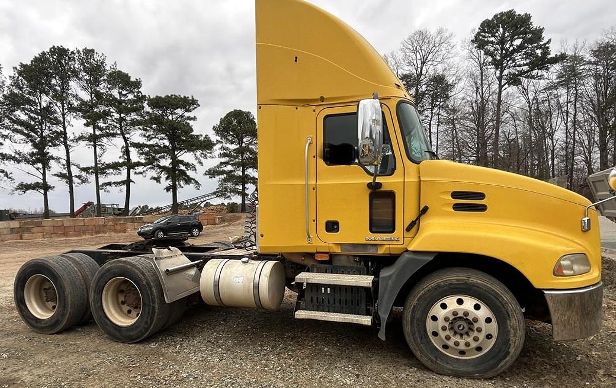 Used 2009 MACK CXU 613