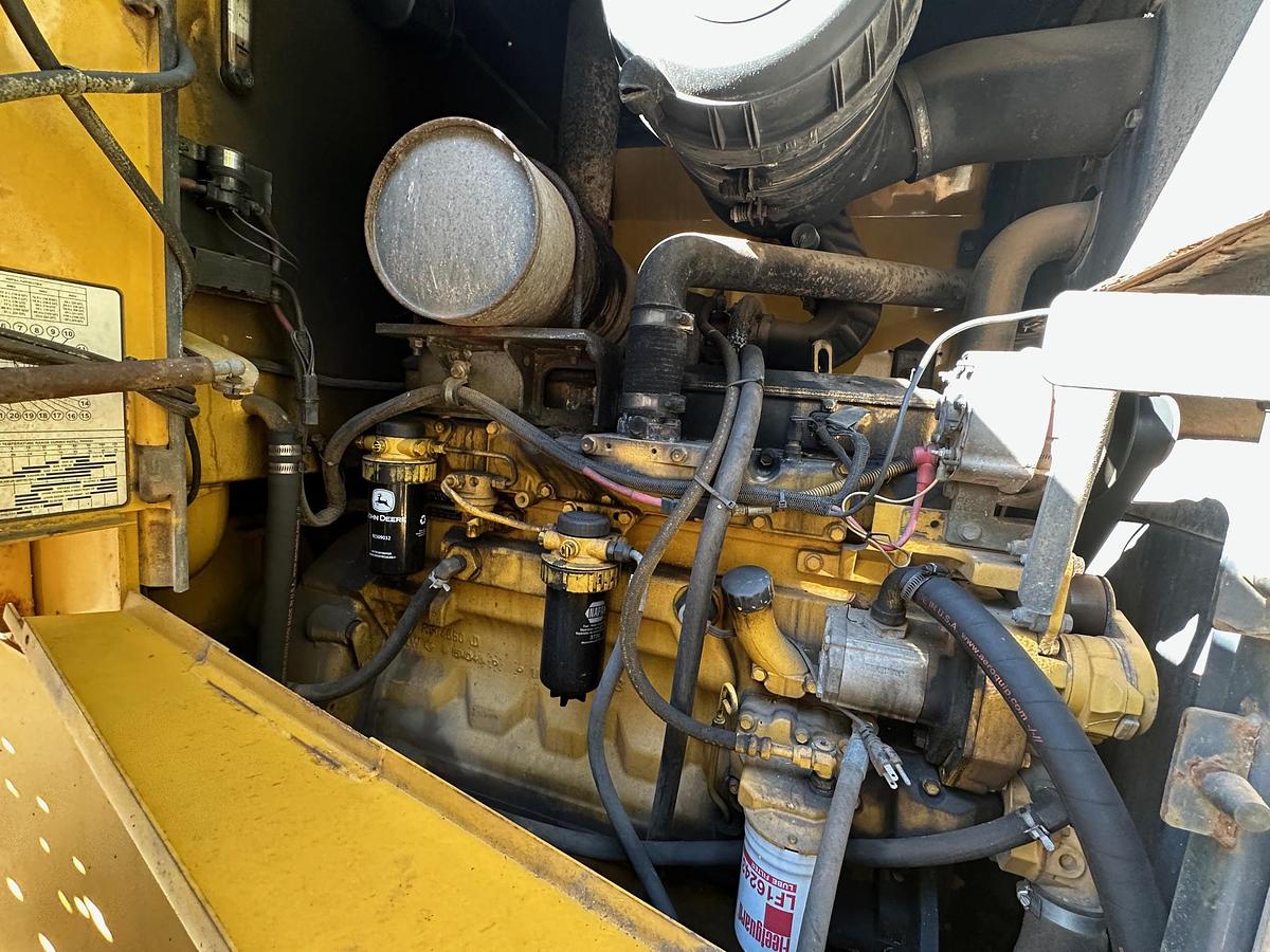 Used 2005 DEERE 624J