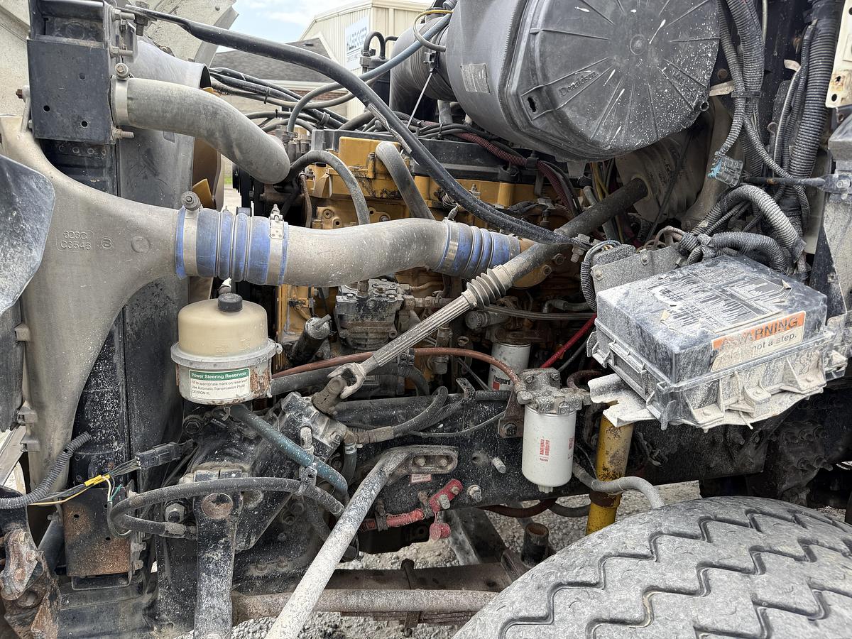 Used 2005 STERLING LT9500