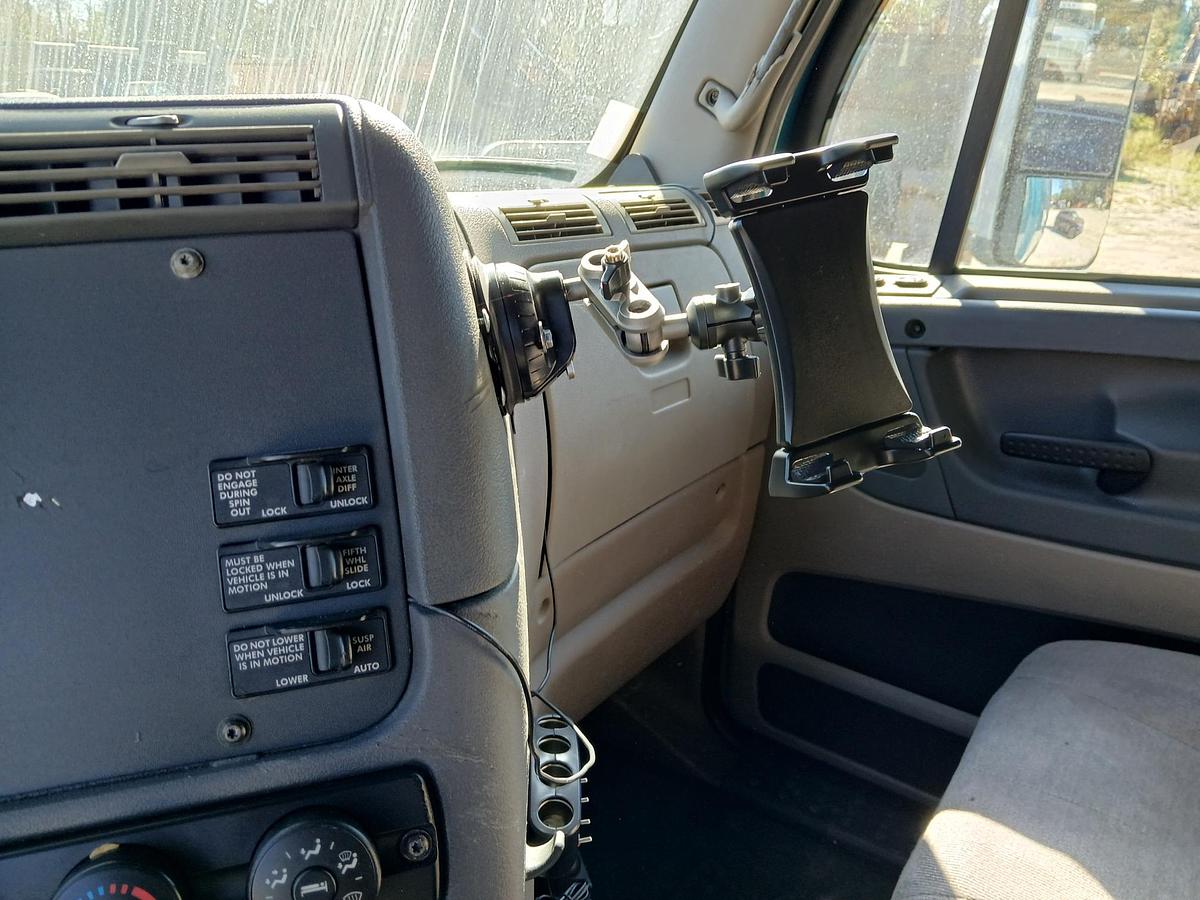 Used 2012 FREIGHTLINER Columbia