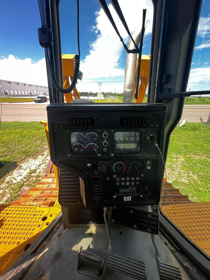 Used 2011 CATERPILLAR D6T XL