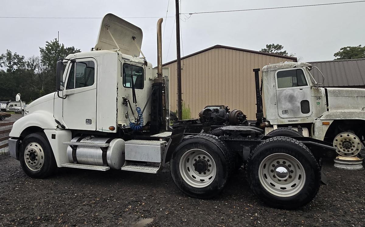 Used 2009 FREIGHTLINER Columbia