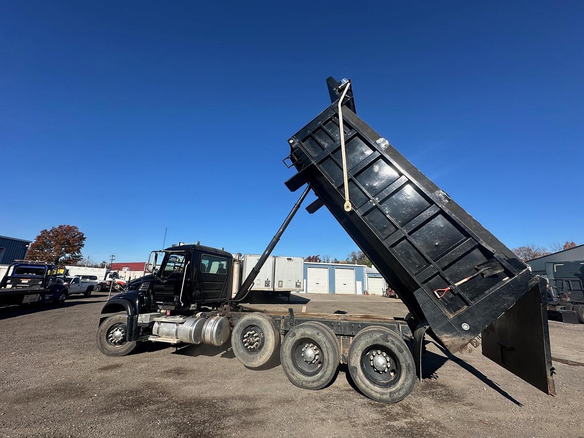 Used 2006 MACK Granite CV713