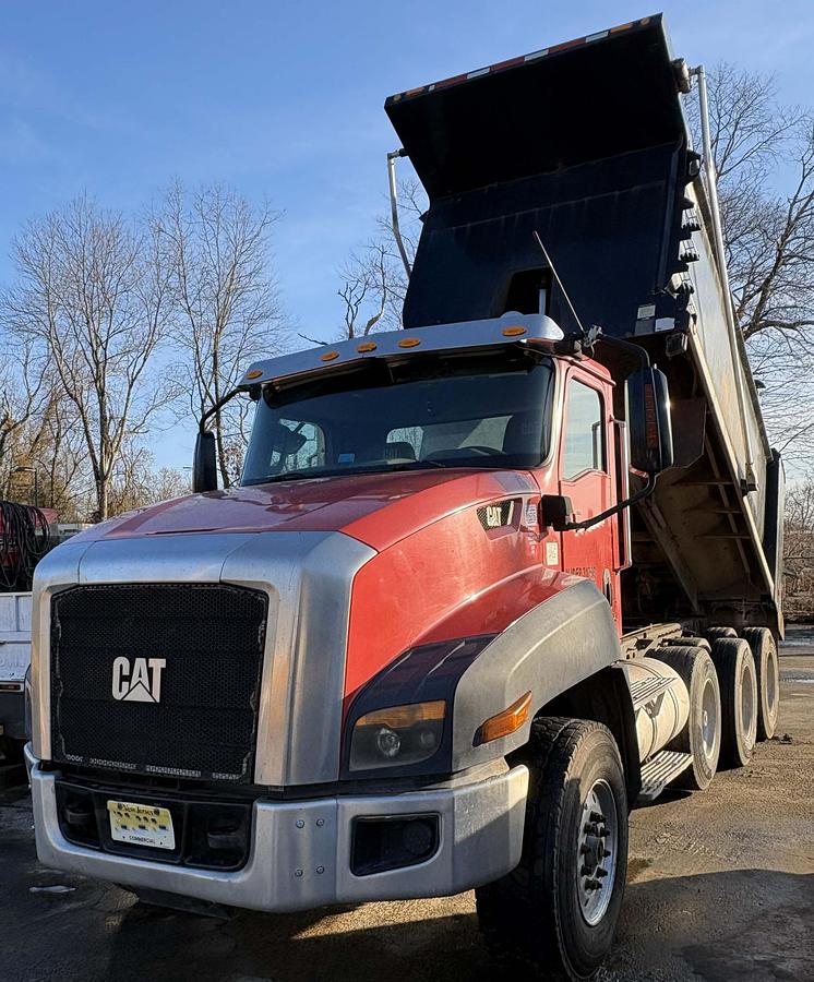 Used 2014 CATERPILLAR CT660S