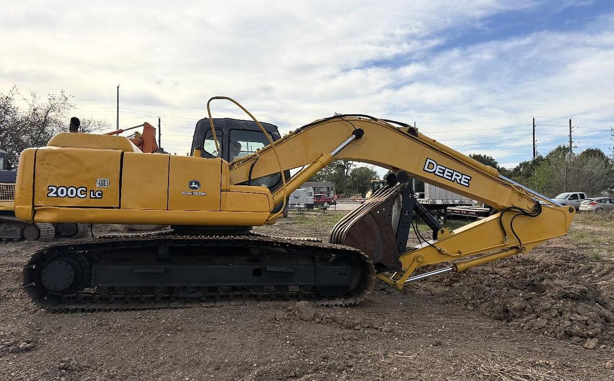 Used 2005 DEERE 200C-LC