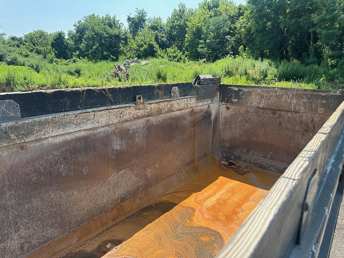 Used 2019 MACK Granite GR64F