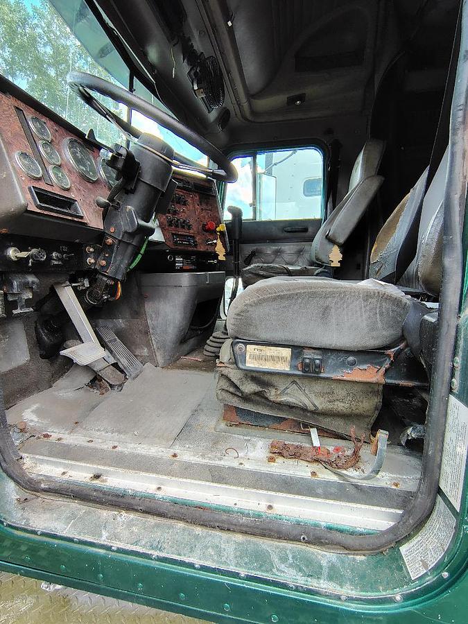 Used 2000 INTERNATIONAL 9900 Eagle