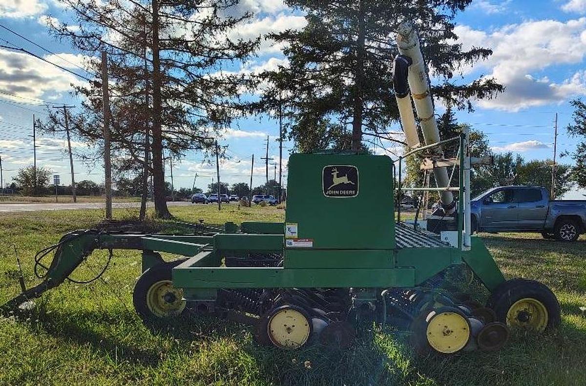 Used 1987 JOHN DEERE 750 Grain Drill