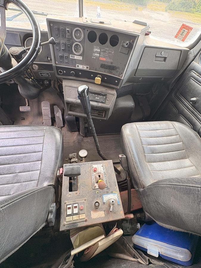 Used 2003 MACK DM 688S