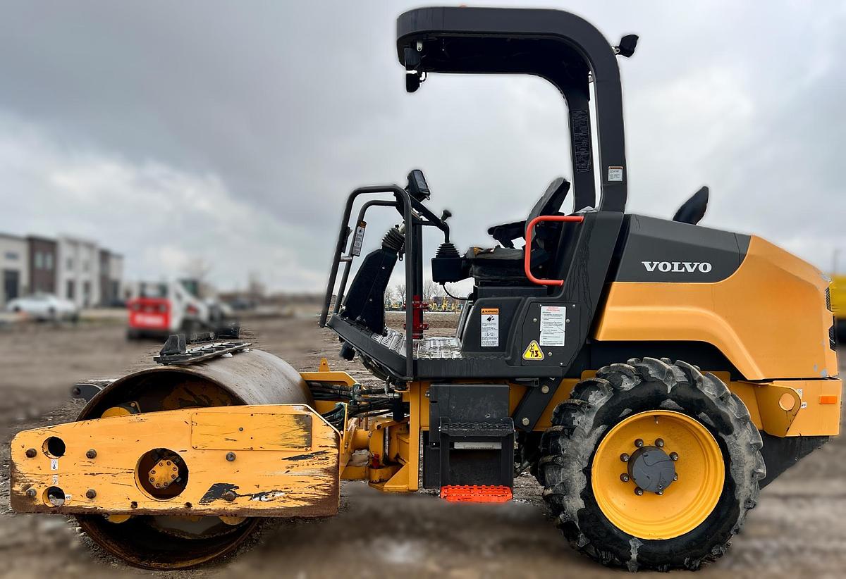 Used 2017 VOLVO SD45d