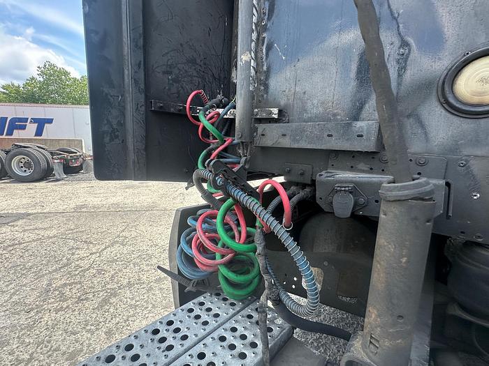 Used 2007 FREIGHTLINER Columbia