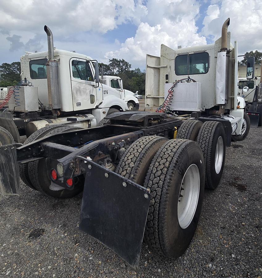 Used 2007 FREIGHTLINER Columbia