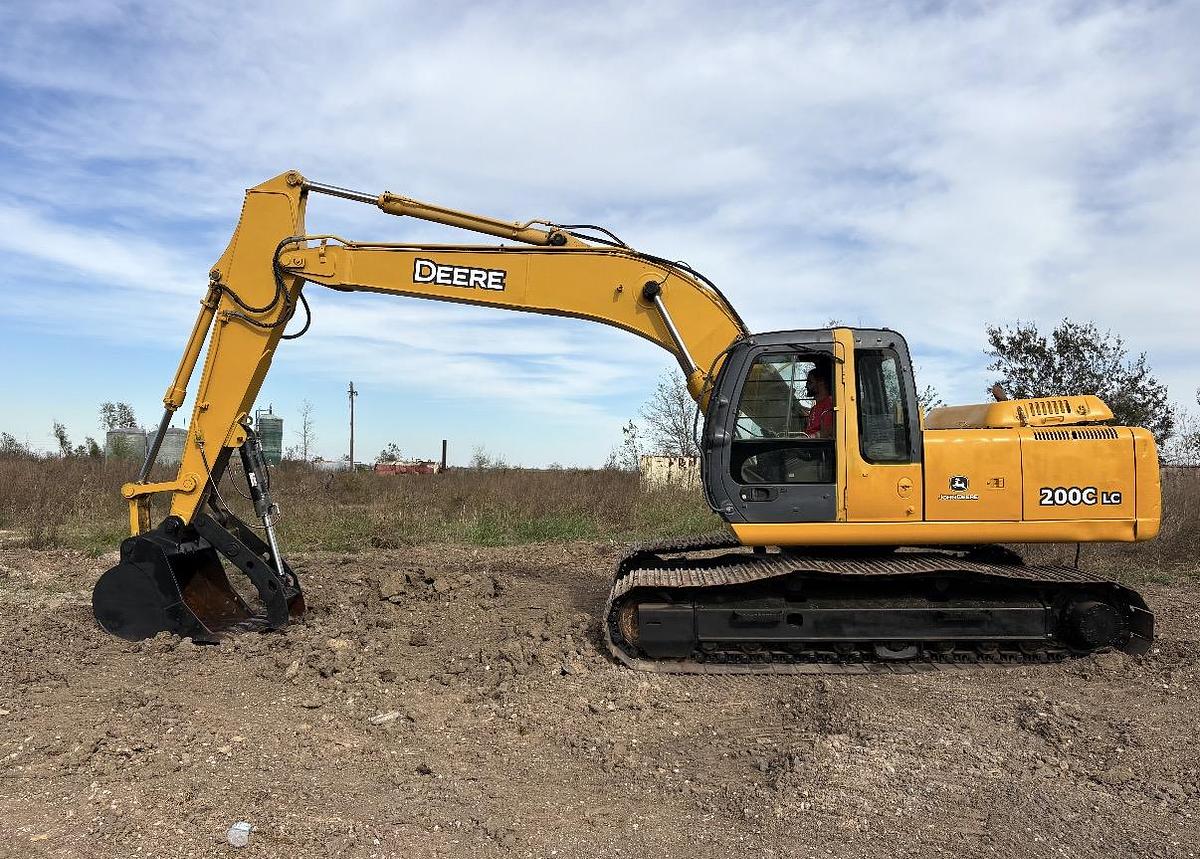 Used 2005 DEERE 200C-LC