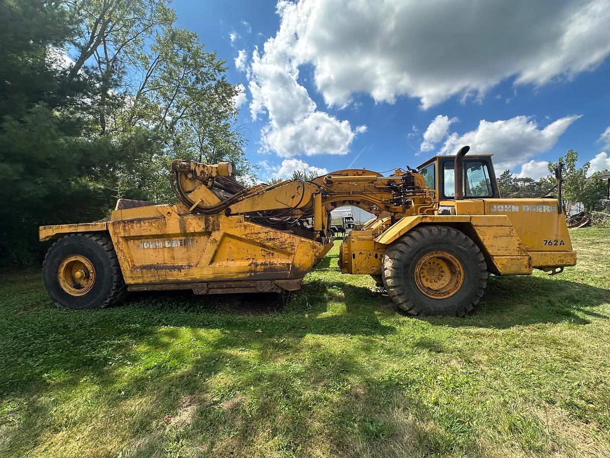 Used 1986 DEERE 762A