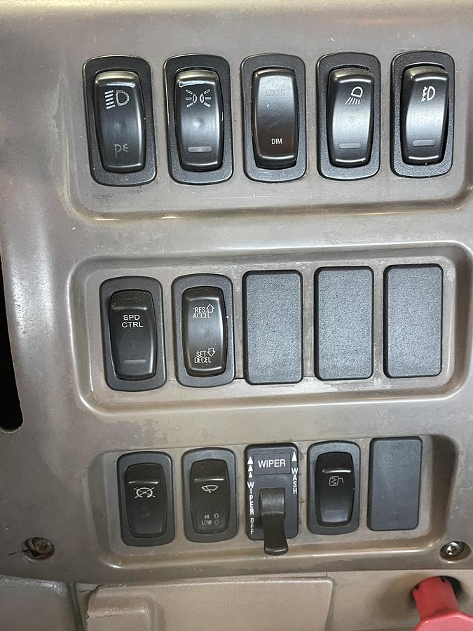 Used 2006 MACK CL733