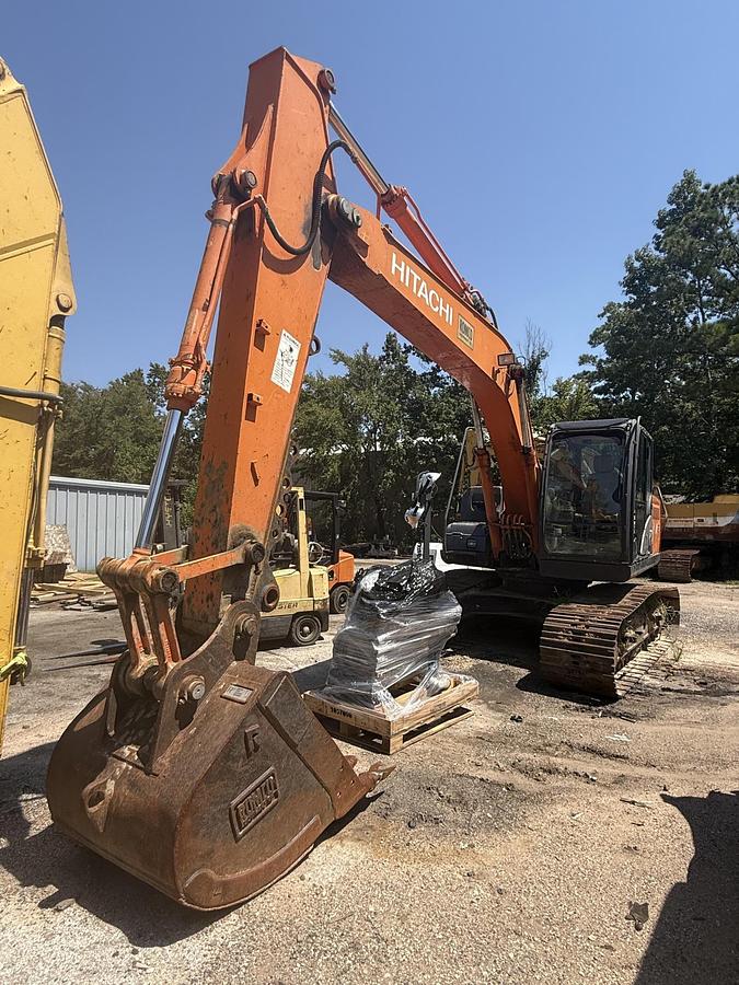 Used 2017 HITACHI ZX160LC-5N