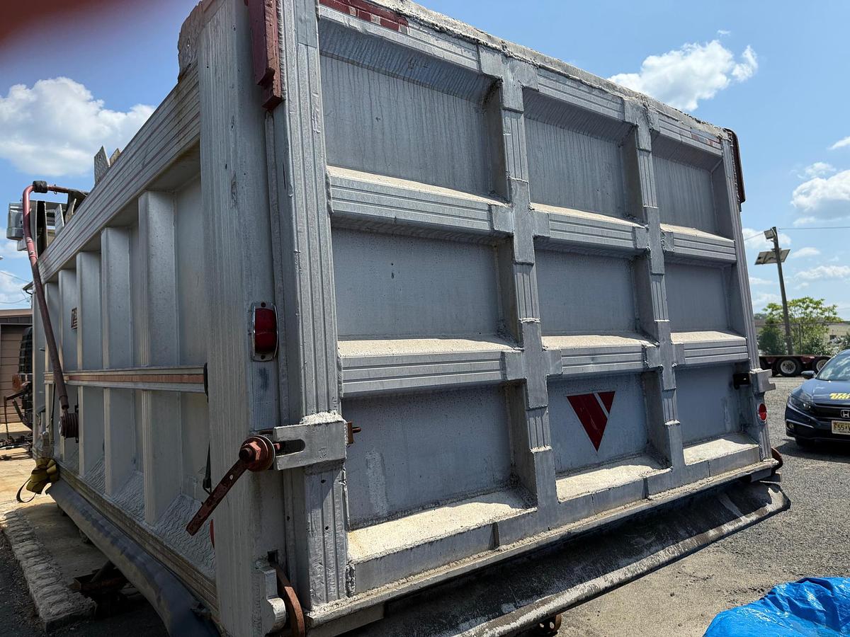 Used 1997 AUTOCAR DK6 Tilt Nose