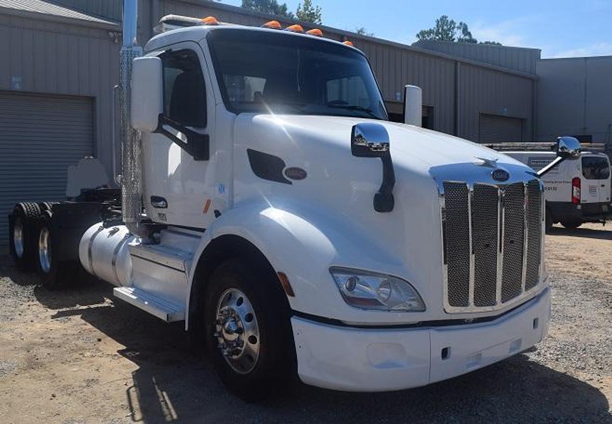 Used 2022 PETERBILT 579