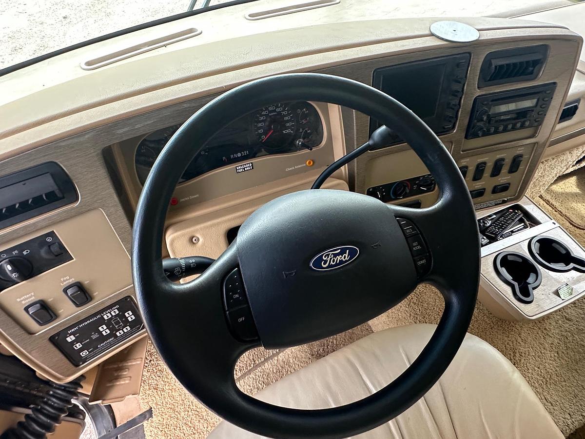 Used 2005 WINNEBAGO Suncruiser