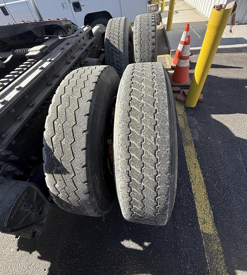 Used 2005 VOLVO VNL 64T670