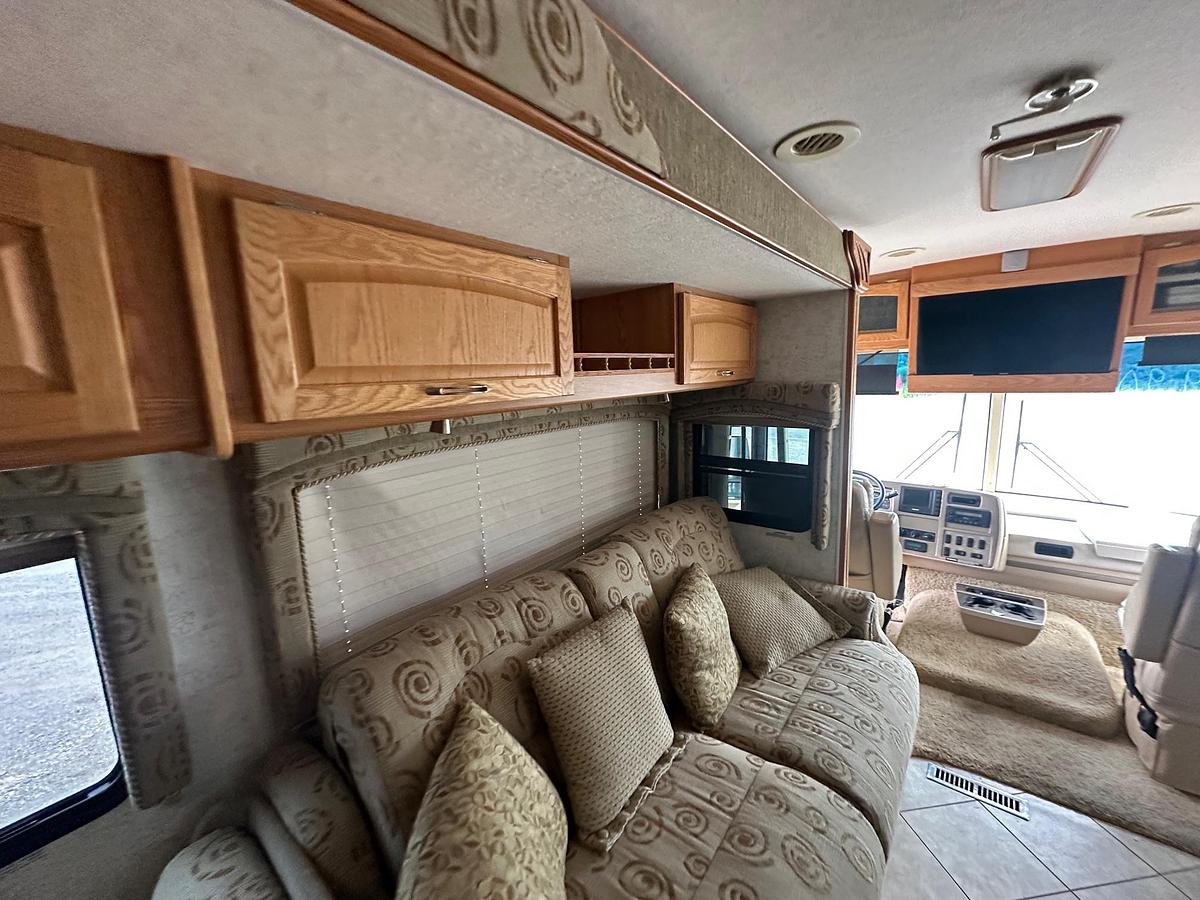 Used 2005 WINNEBAGO Suncruiser