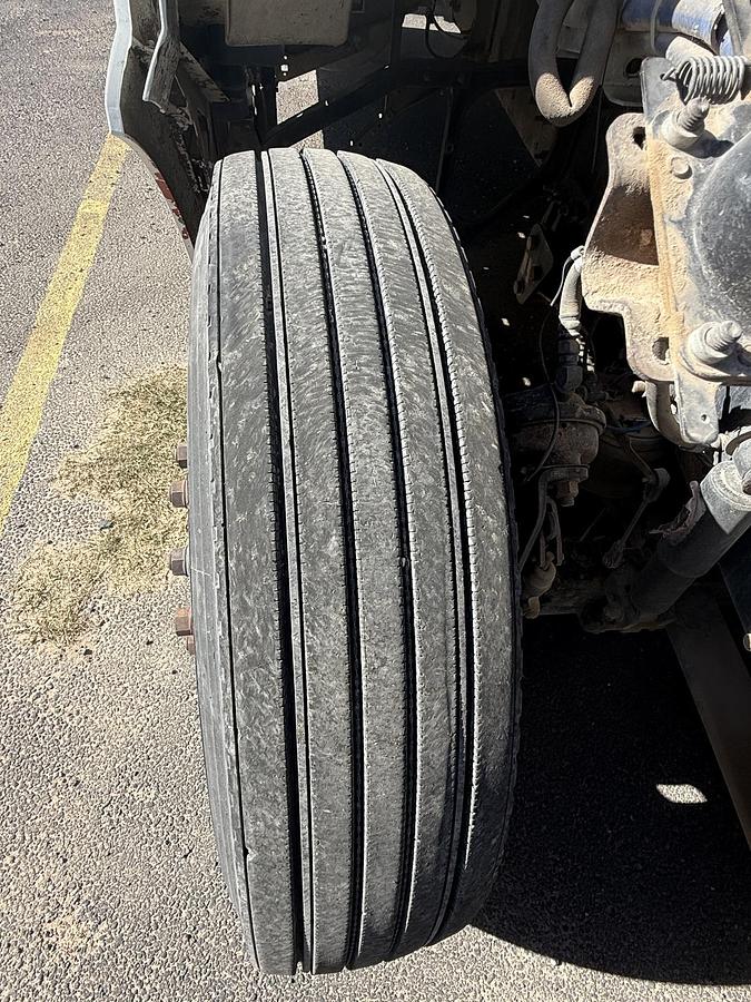 Used 2005 VOLVO VNL 64T670