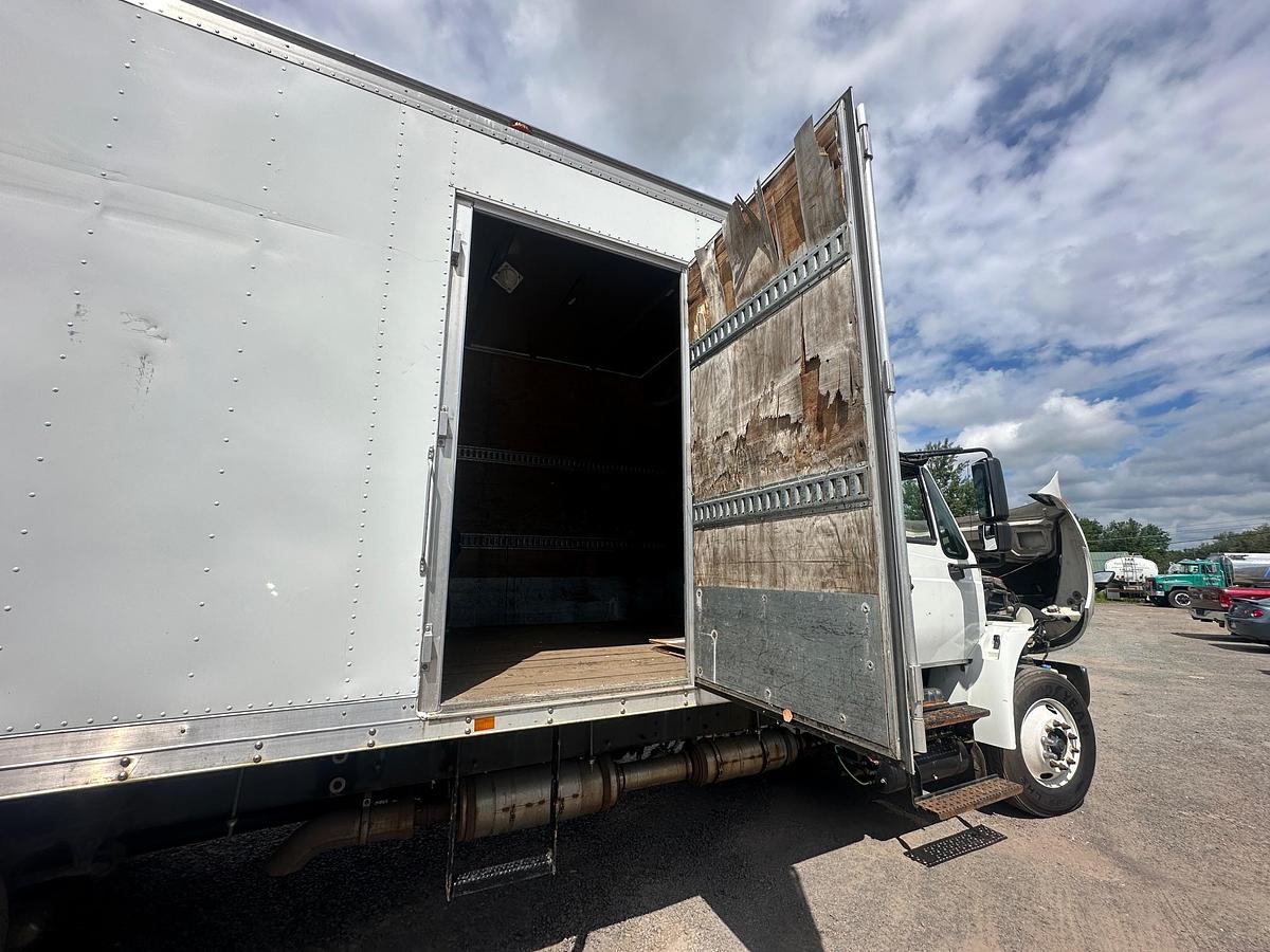Used 2015 INTERNATIONAL 4300 24' Box Truck