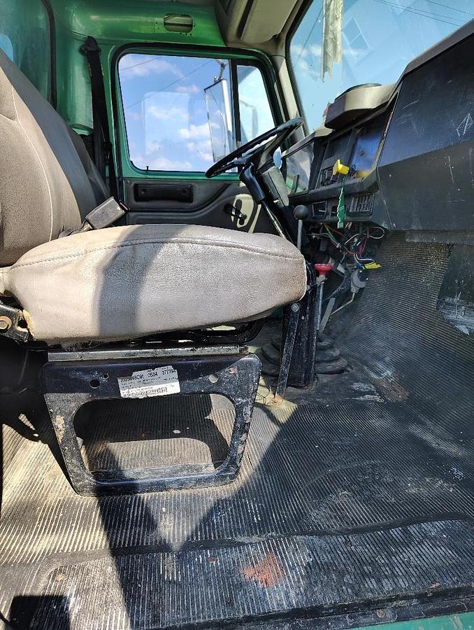 Used 2000 INTERNATIONAL 4700 DT466E