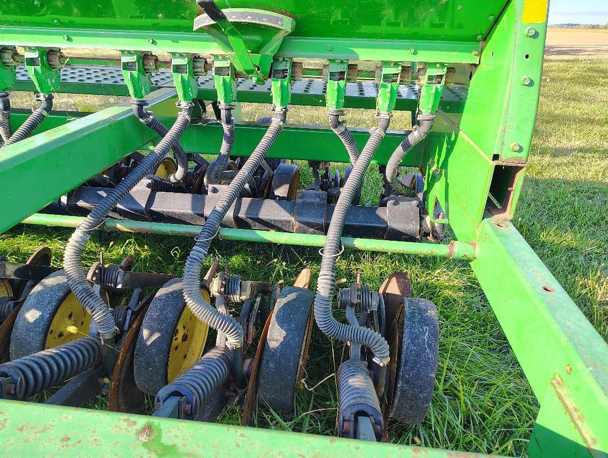 Used 1987 JOHN DEERE 750 Grain Drill