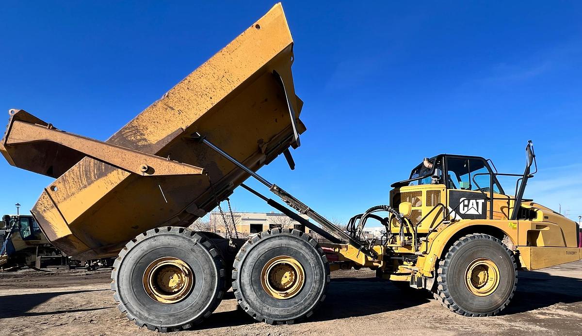 Used 2015 CATERPILLAR 740B