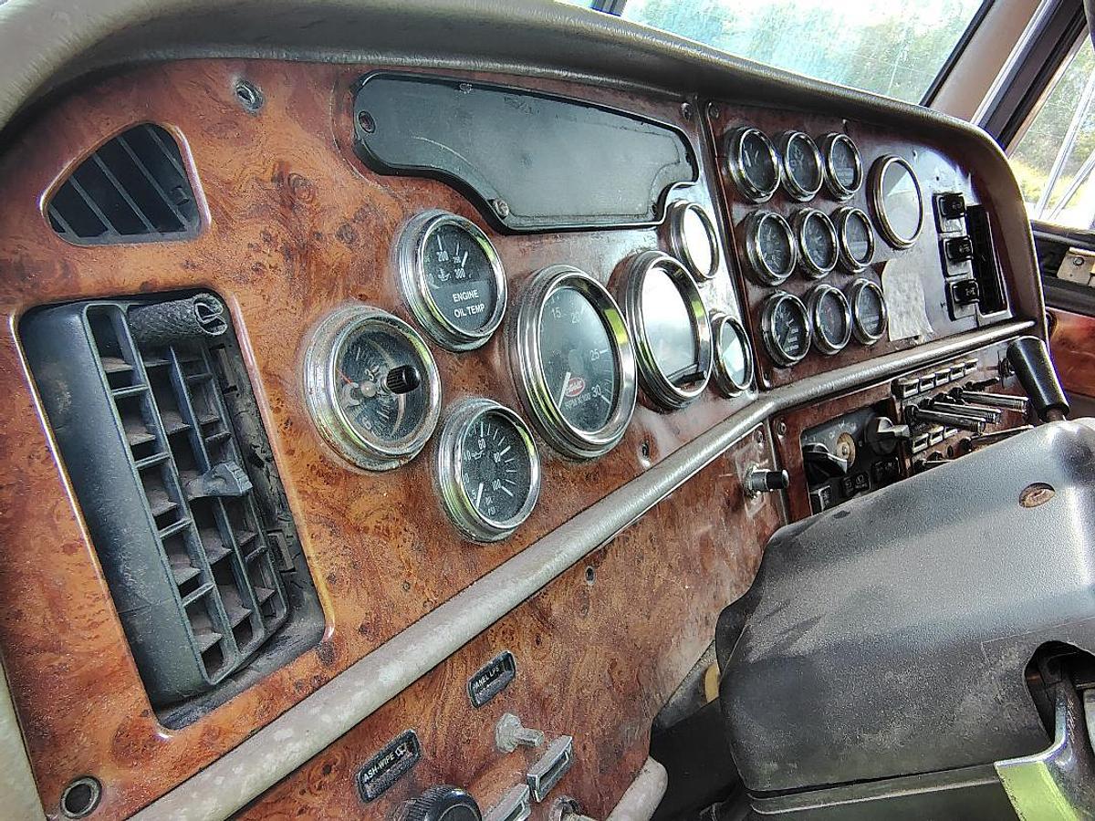 Used 2002 PETERBILT 379