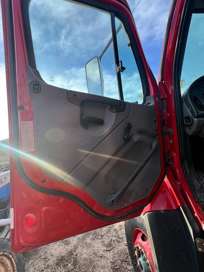 Used 2013 FREIGHTLINER 108SD Dump Truck