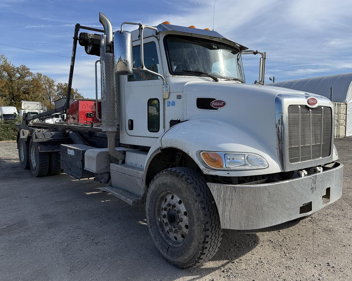 Used 2016 PETERBILT 348