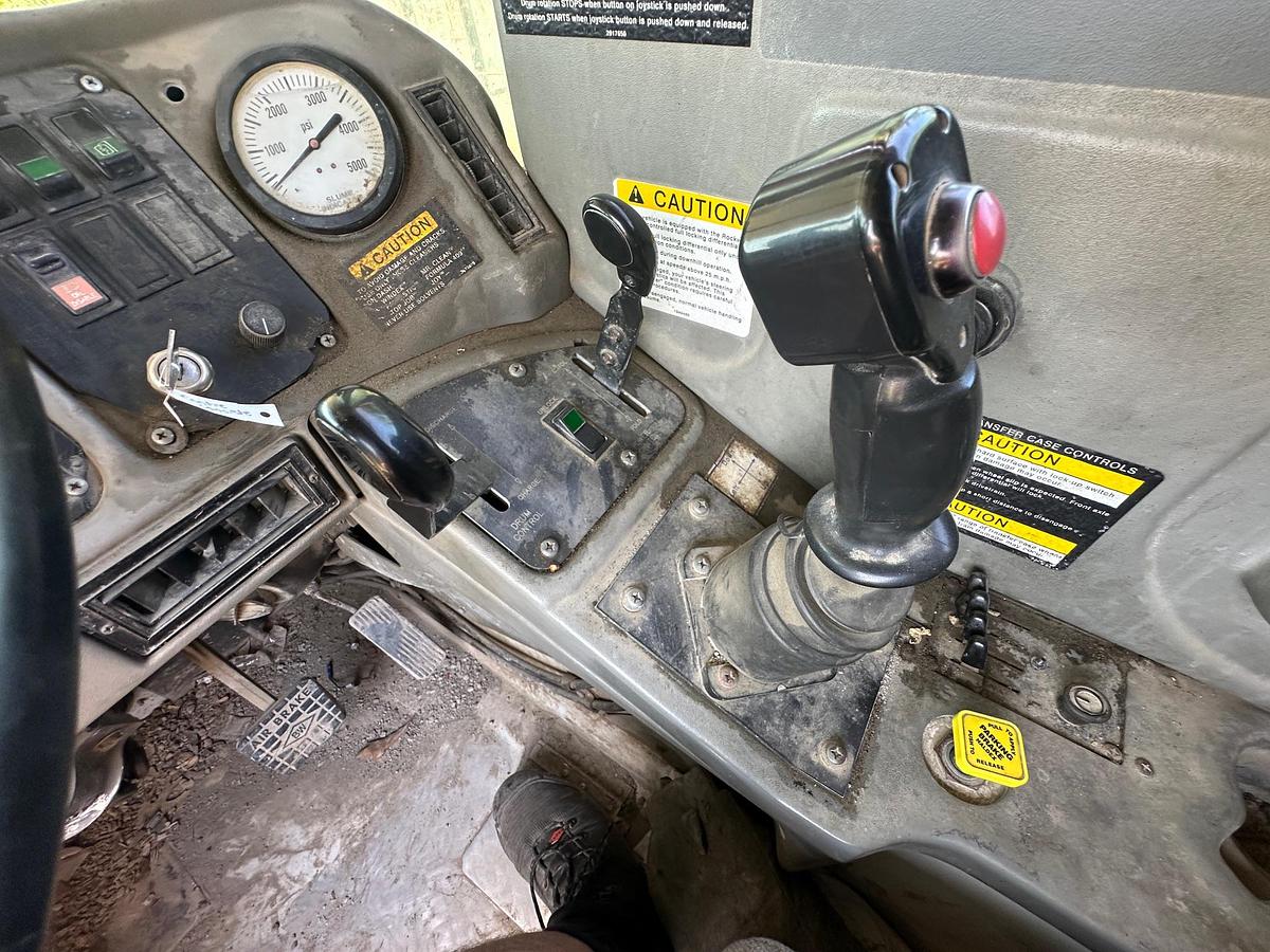 Used 2008 OSHKOSH Front Discharge Mixer