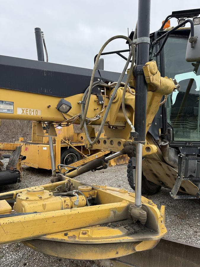 Used 2008 CATERPILLAR 140M VHP