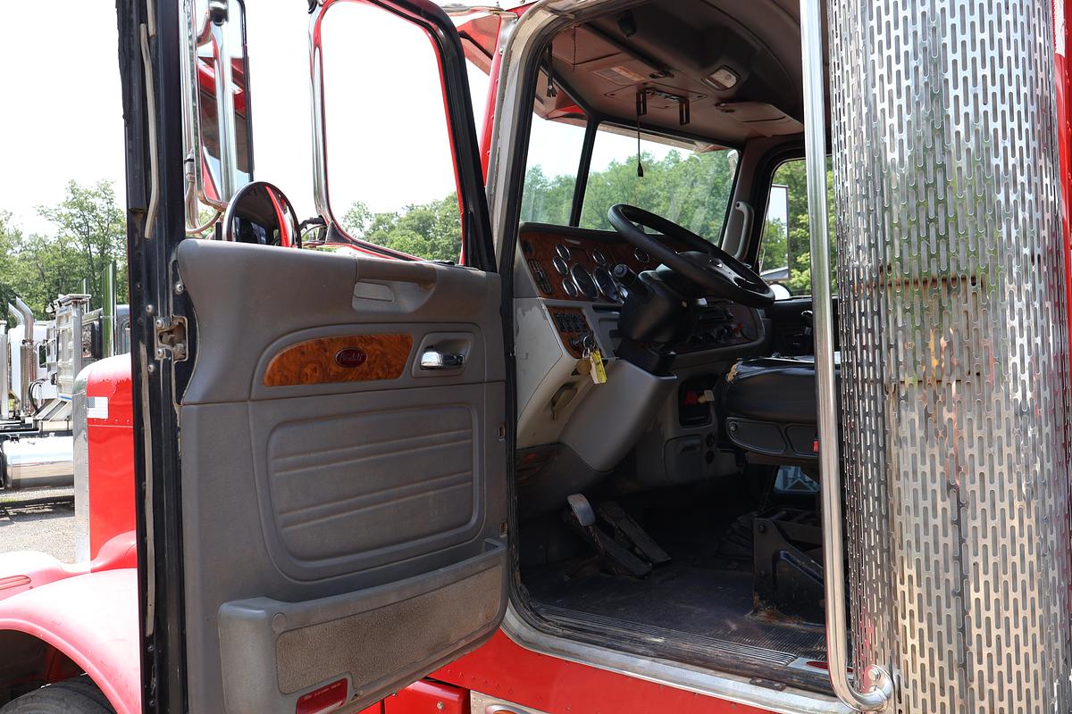 Used 2008 PETERBILT 388
