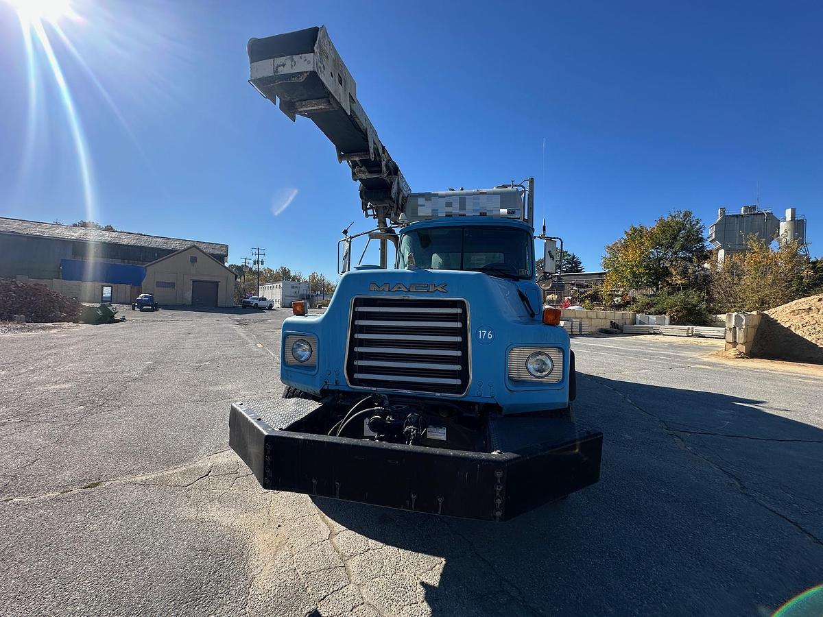 Used 2003 MACK DM690S